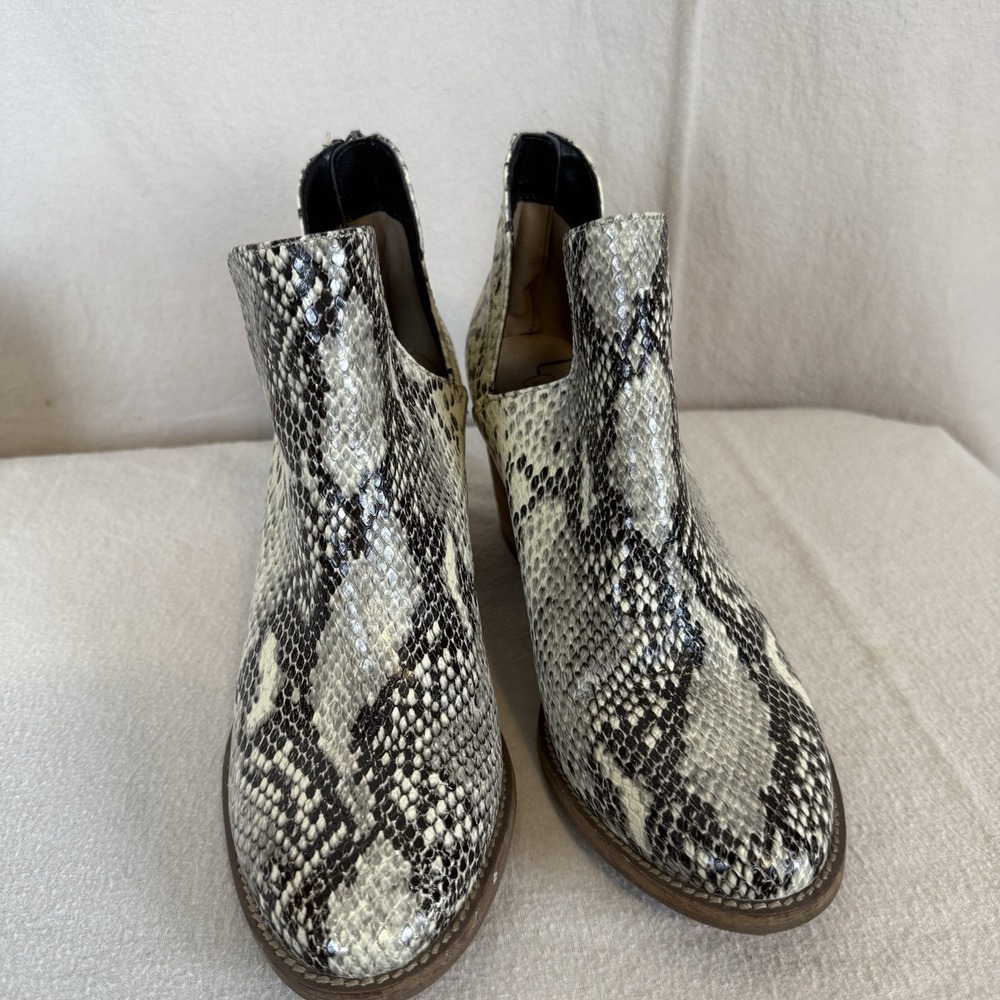 Blondo Waterproof Booties B6689 236 Size 8.5M Cream Black Mock Snakeskin